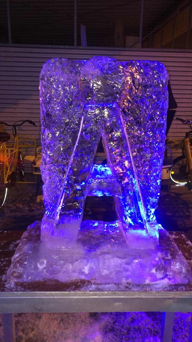 Eissinitzen das Team Event in München